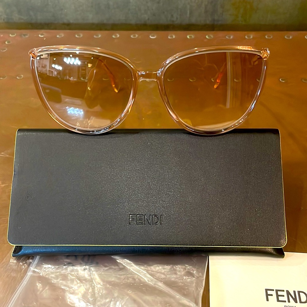 Like New Fendi Cat-Eye Gradient Sunglasses